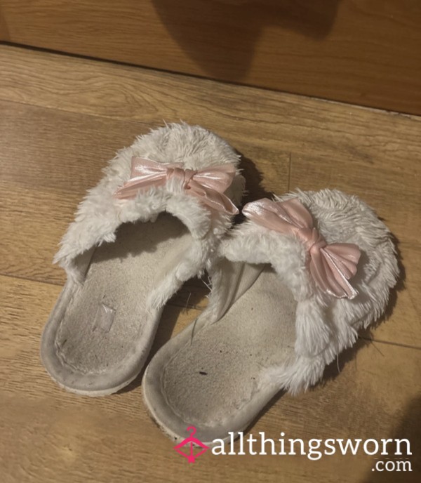 Used Fluffy Slippers 🤍 Size 5 - Used For Few Years! SPECIAL OFFER! £30