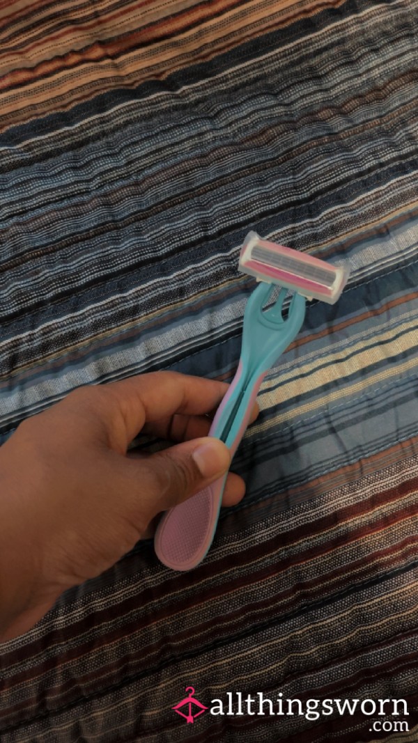 Used Full Body Blue And Pink Razor