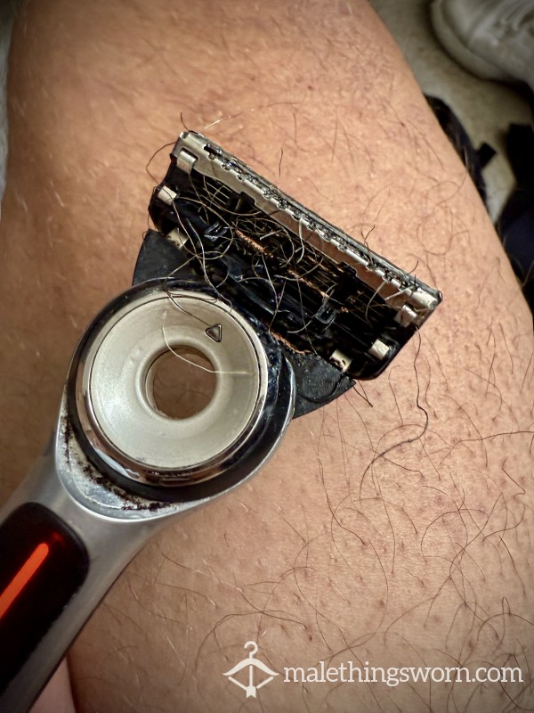 USED GILLETTE ‘The Best A MTW Man Can Get!’ Razor 🪒 Packed In With Beard Stubble, Chest Hair Clippings And Pubes Mostly Trimmings…💪🏽 👹 🪒💧 👍🏽