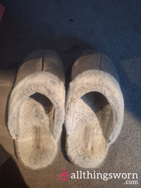 Used Closed Toe Grey Slippers
