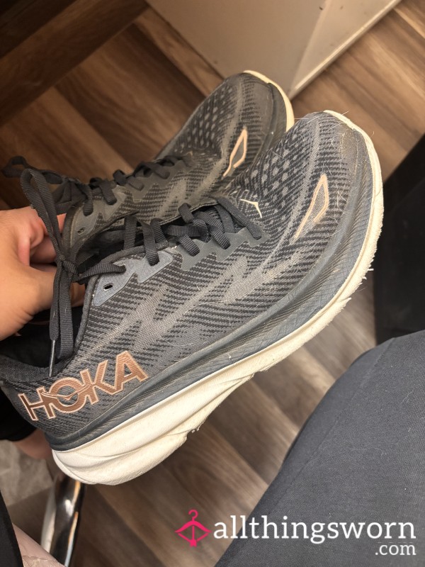 Used Gym Shoes Size 9