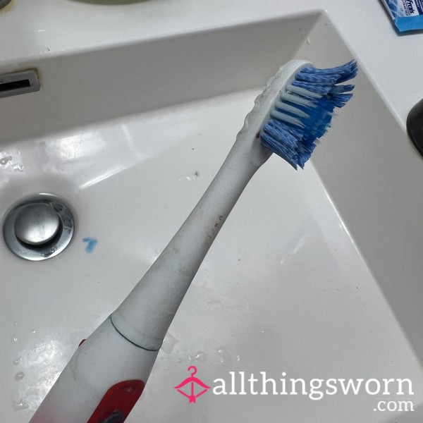 Used Head Of Electric Toothbrush And Tongue Scraper 🪥