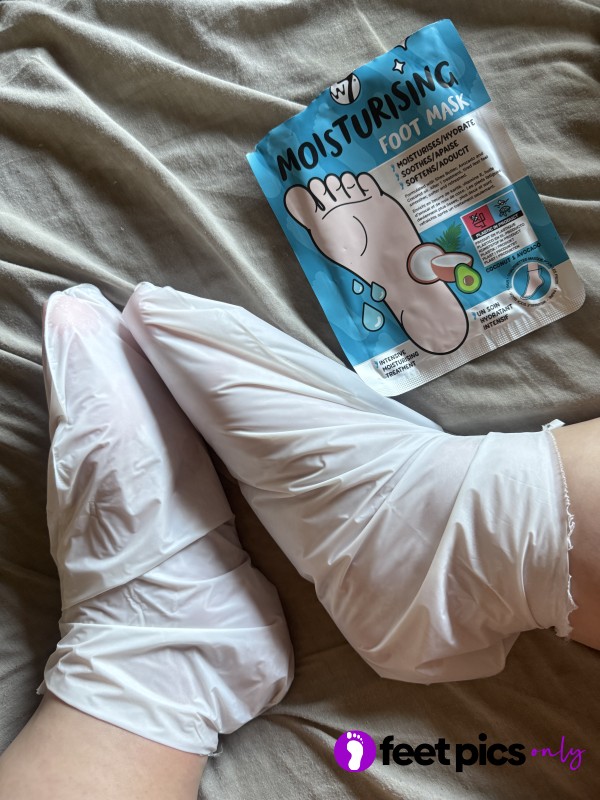 Used Moisturising Foot Mask