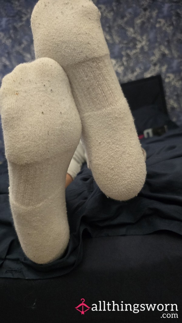 Soaked NIKE GYM SOCKS + 48 HOURS OF WEAR