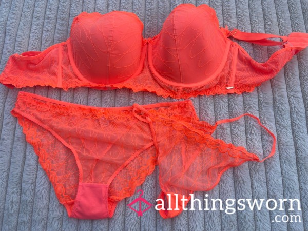 USED (Orange) Set ( Knickers / Thong / Bra )