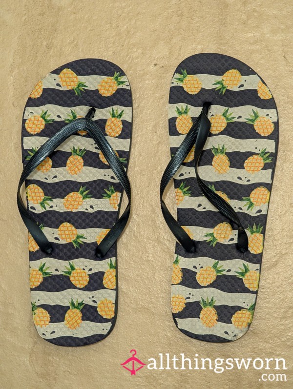 🍍🩴Used Pineapple Flip Flops, Size 5 🍍🩴