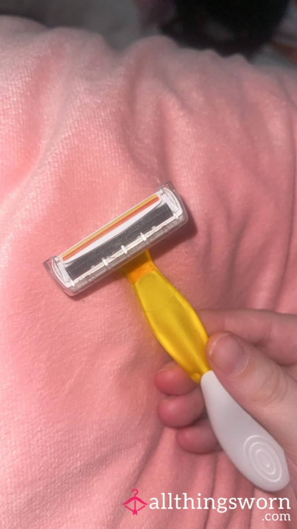 Used Pu**y And A** Razor 🪒 🍑🐱