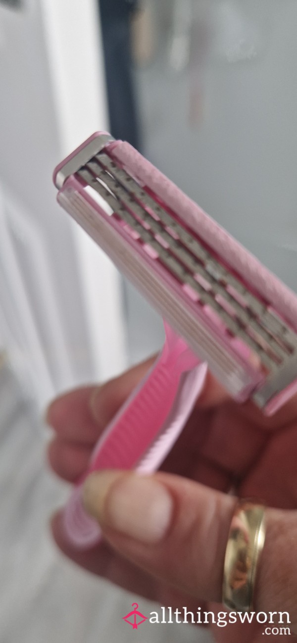 Used Razor