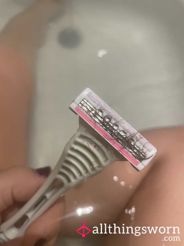 Pu**y Hair In Razor