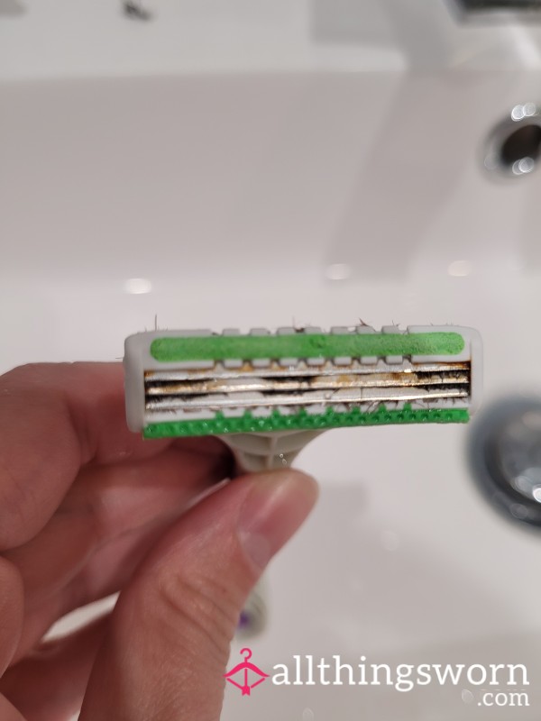 Used Razor