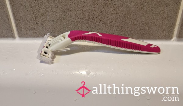 USED RAZOR