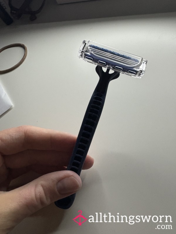 Used Razor 😏