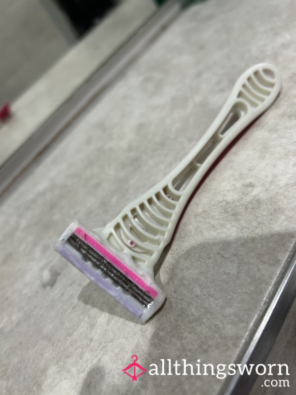 Used Razor🪒😈