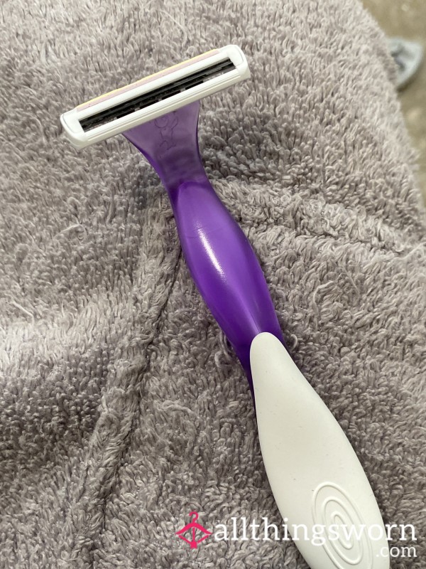 Intimately Used Razor 🪒