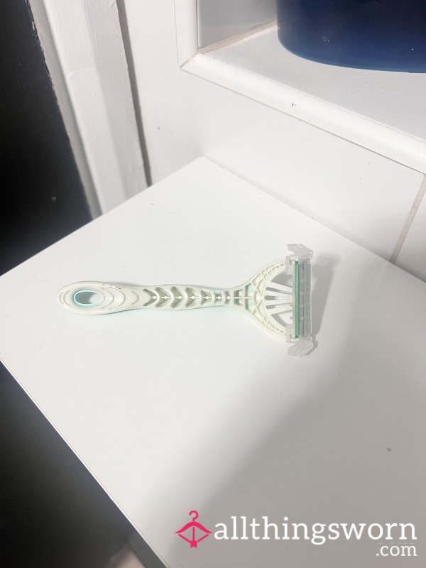 Used Razor