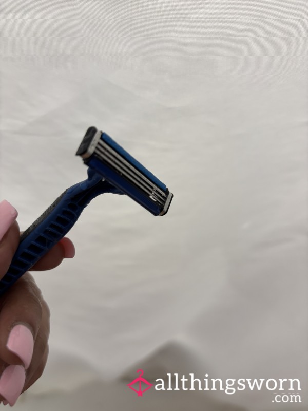 Used Razor For My 😹