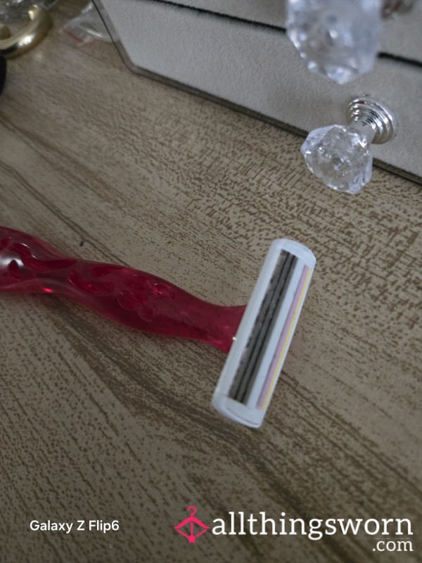 Used Razor For Puss Used Once