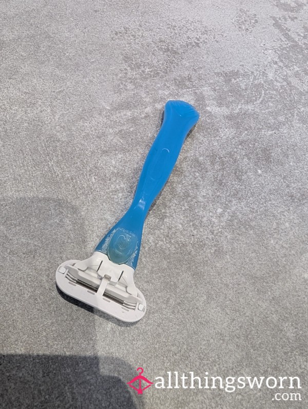Used Razor. Very Well Used 😻