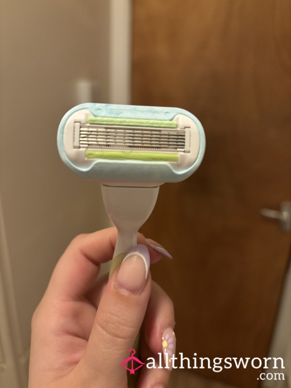 Used Razor With Pubes