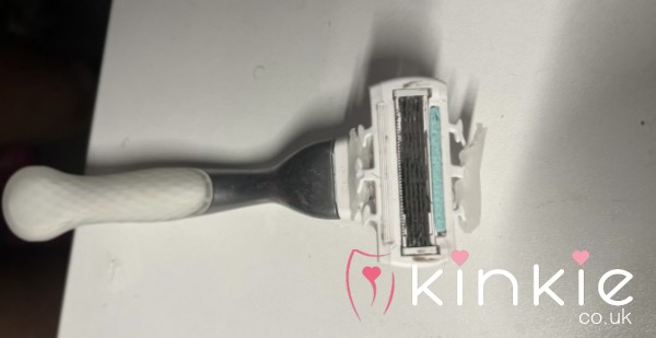 Used Razors For Shaving Leg Hairs For 3 Weeks