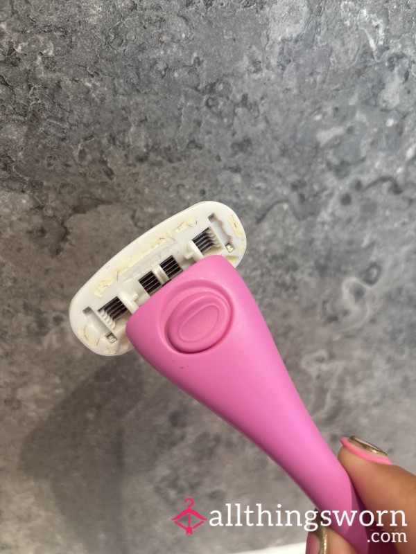 Used Razors Still With Hair 💦