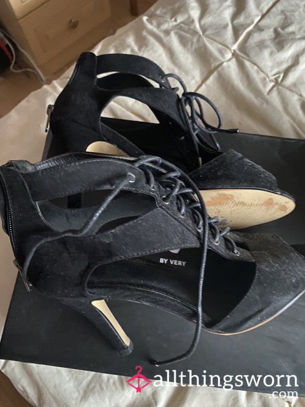Worn S**y Heels Size 5