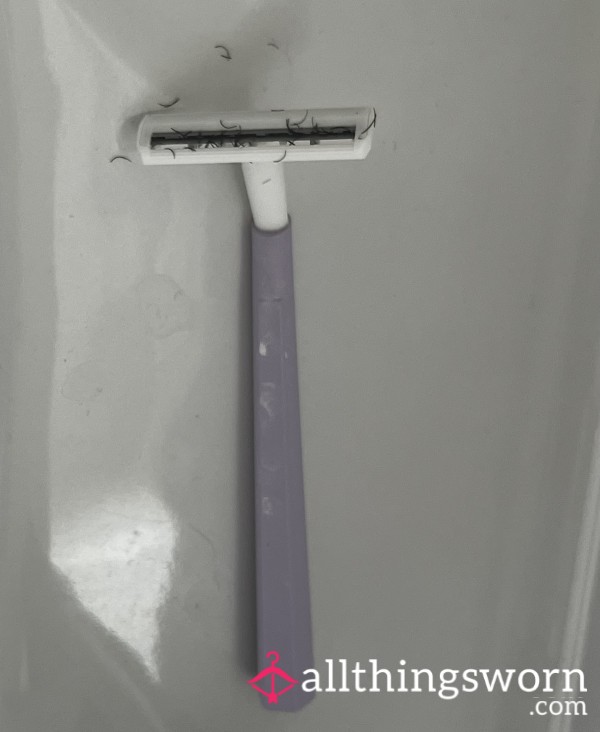 Used Shower Razor 💦🪒💋