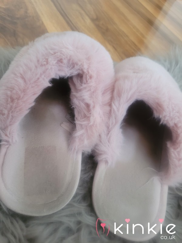 Used Slippers Pink