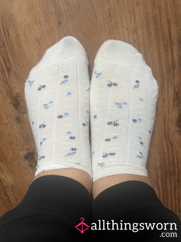 Used, Soft Patterned Cream Socks