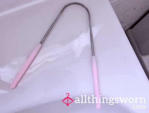 Used Tongue Scraper 🩷