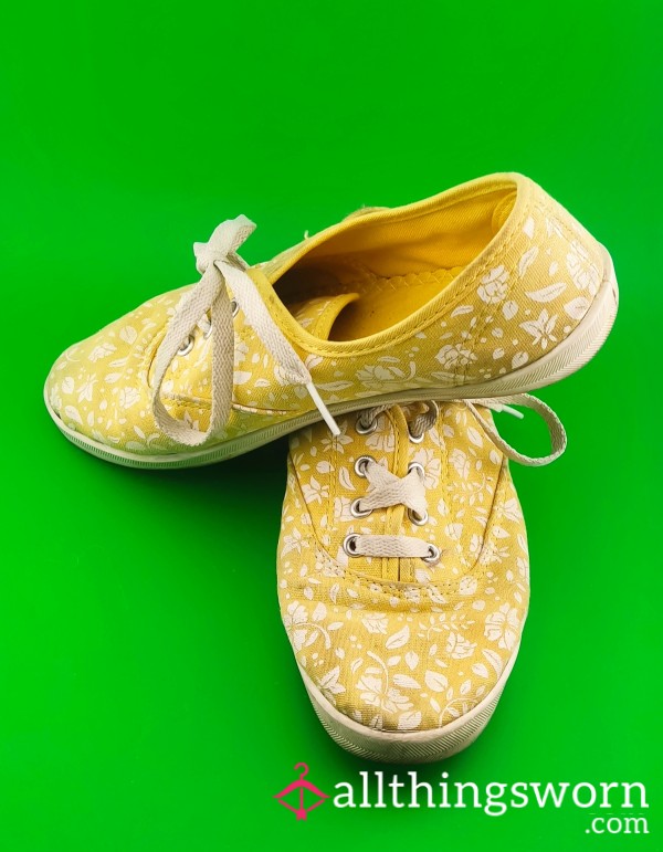 Used Up Flower Sneakers Size 8