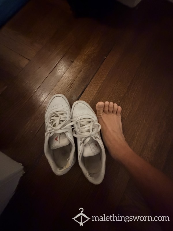 Used White Reebok Sneakers Size 9