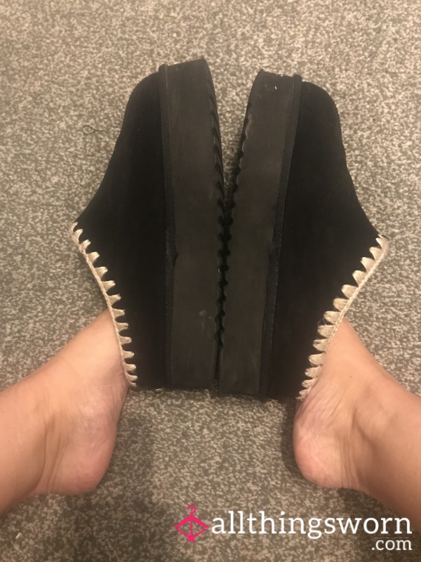 Ugg Style Slippers| Size 6 | Often Worn Bare Foot | Proof Of Wear| Videos And Pics|
