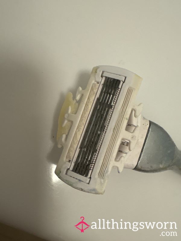 UsedDirtyRazor