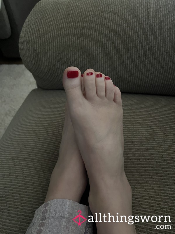 2 Mins Of Me Using My Feet To Toy With Daddy’s Big D*ck