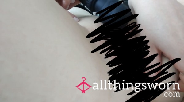 Using My Vibrator On My Clit😏