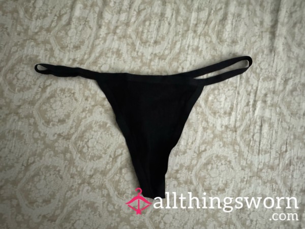 V String Black