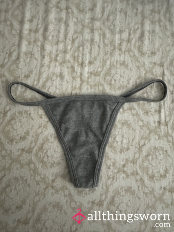 V String Gray