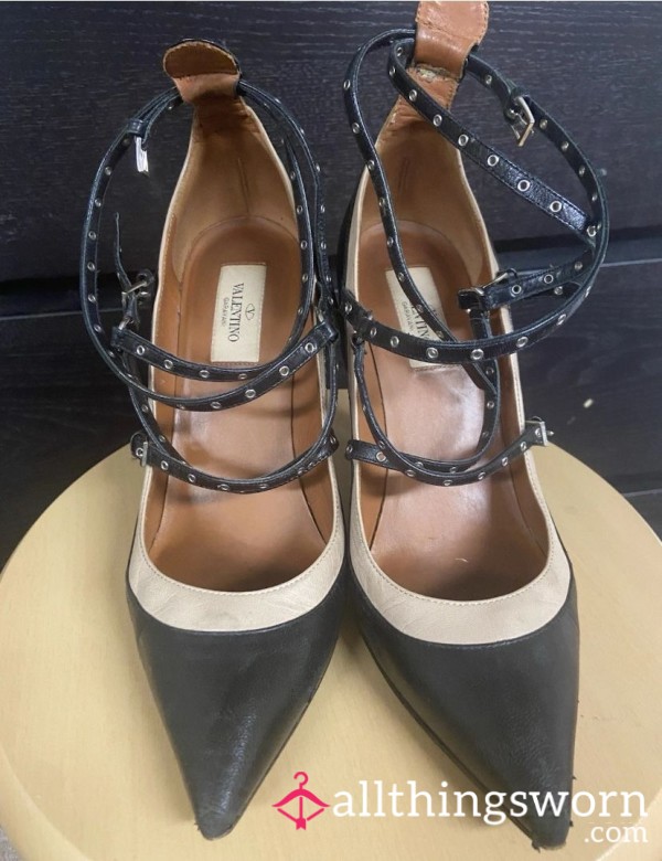 Valentino Black/Beige Leather Rockstud Pumps