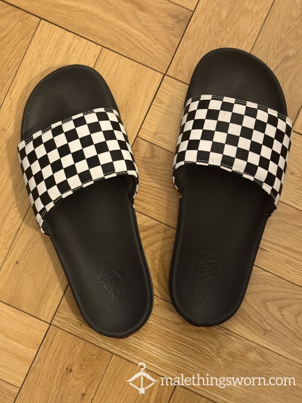 VANS CHECKERED SLIDES