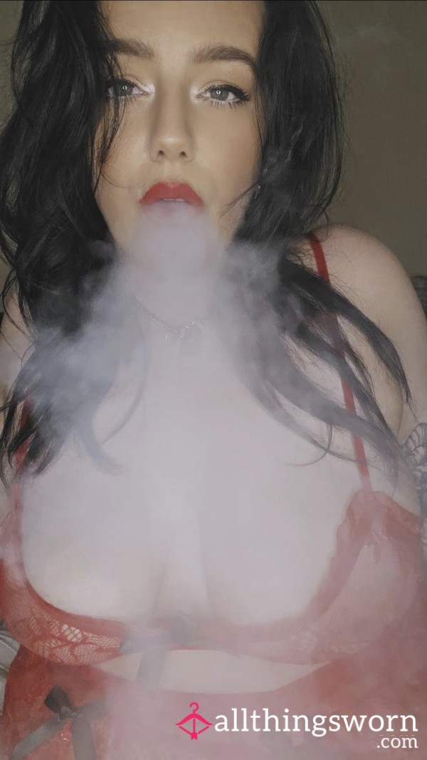Vaping Content 😈🖤