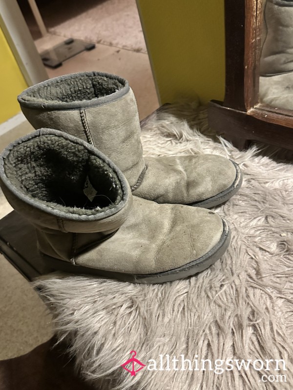 Very Well Worn, Uggs