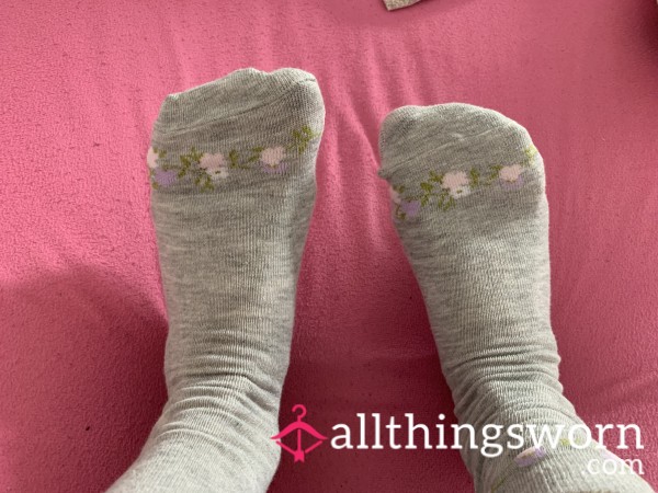 Very Beautiful Grey Socks With Flowers