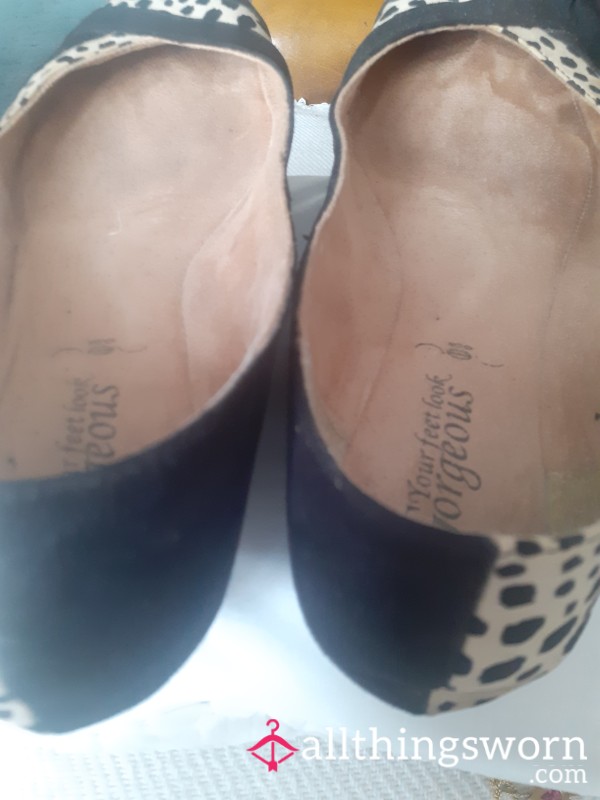 Very Deep Toe Imprints Very Smelly Flats