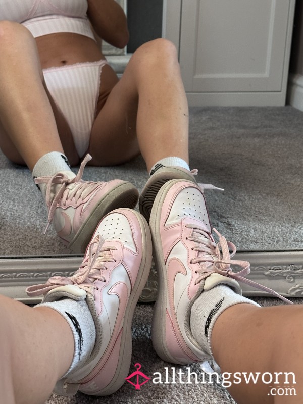 Smelly Old Dirty Pink Nike Dunks 👟