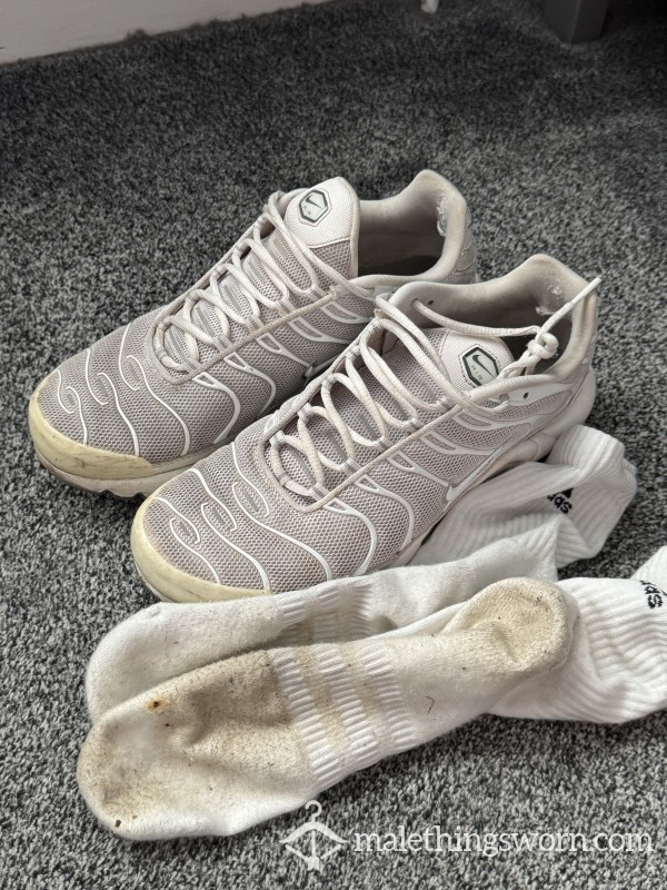 VERY Smelly Airmax TNs Matched With A Pair Of Stinky Adidas Socks!