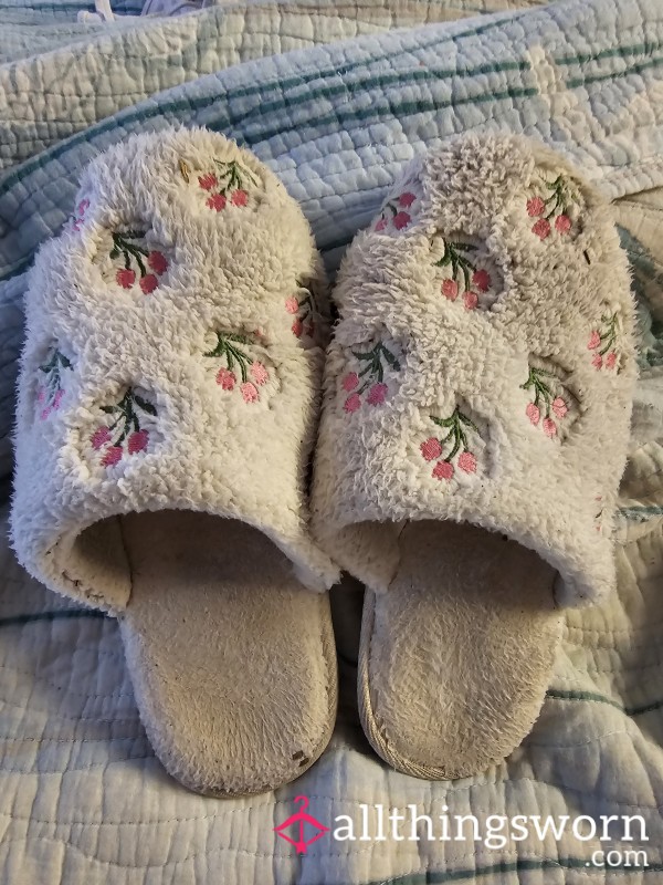 Very Smelly Flor*l Slip On Slippers