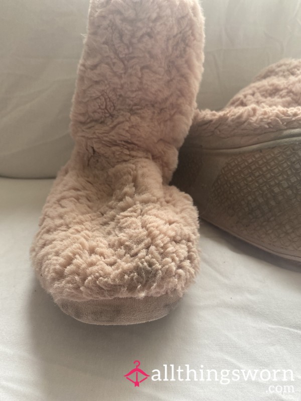 Nice And Smelly Pink Fluffy Slippers
