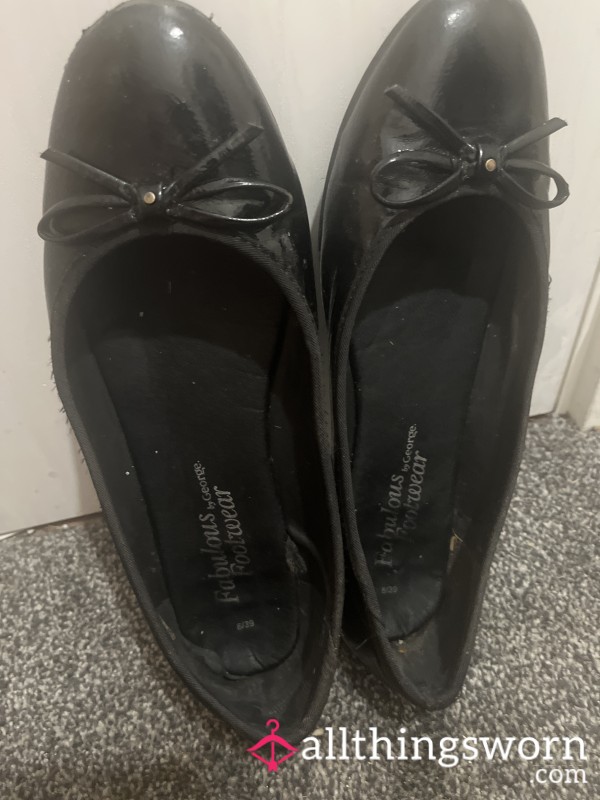 Very Used Flat Shoes