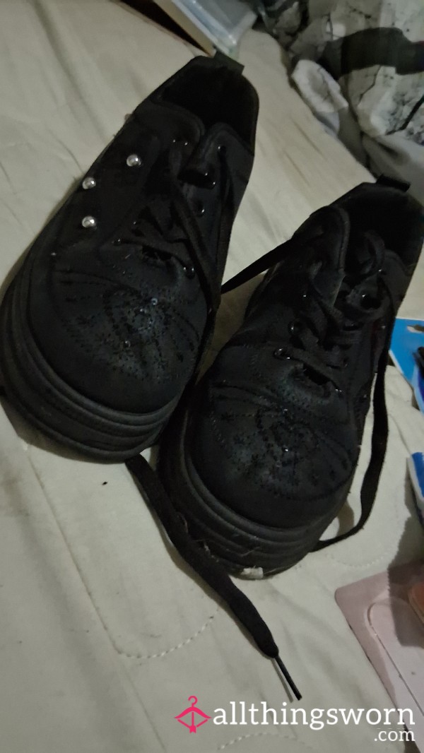 VERY USED SMELLY DIRTY BLACK PEARLY TRAINERS